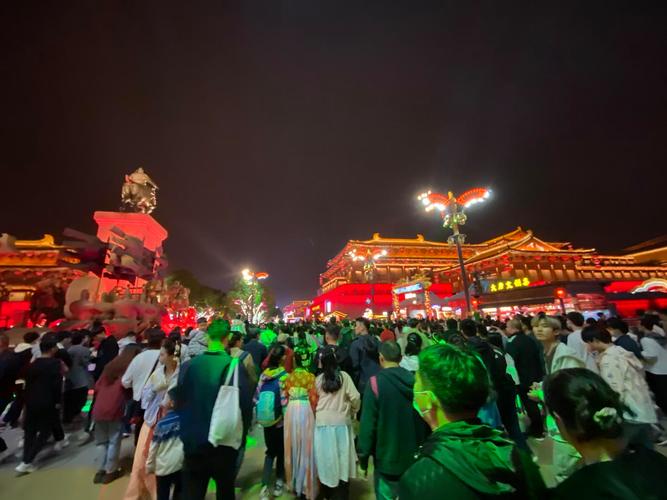 五一假期，探寻这座城市的美丽风光_详细分析五一景点旅游视频