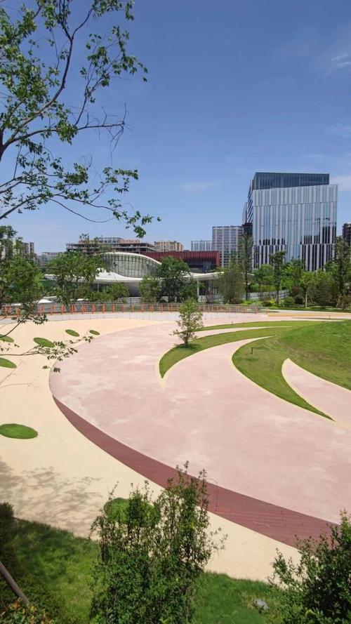 仁和公园,绿意盎然的都市氧吧，历史与现代的交融之地