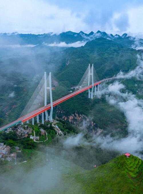 凌空漫步,穿越历史与现代的凌空桥奇观 第2张 凌空漫步,穿越历史与现代的凌空桥奇观 第2张