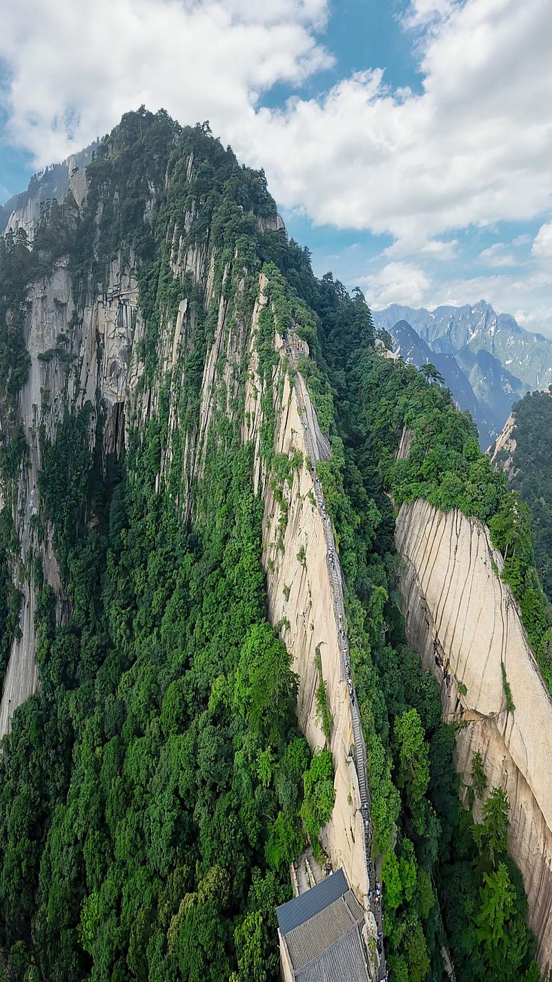 华山,险峻壮美,历史悠久的自然奇观 第2张 华山,险峻壮美,历史悠久的自然奇观 第2张