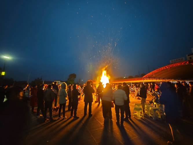 夜幕降临,篝火晚会绽放乡村魅力 第2张 夜幕降临,篝火晚会绽放乡村魅力 第2张
