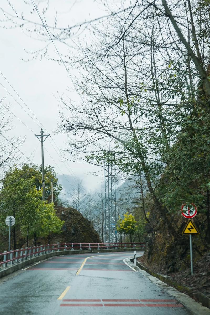 德贡公路,穿越自然的画廊，感受历史的厚重