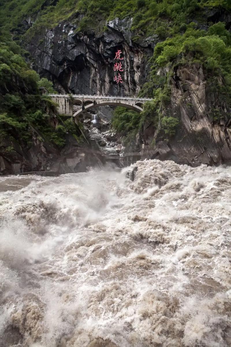 探寻自然奇观_虎跳峡，壮美峡谷的极致魅力