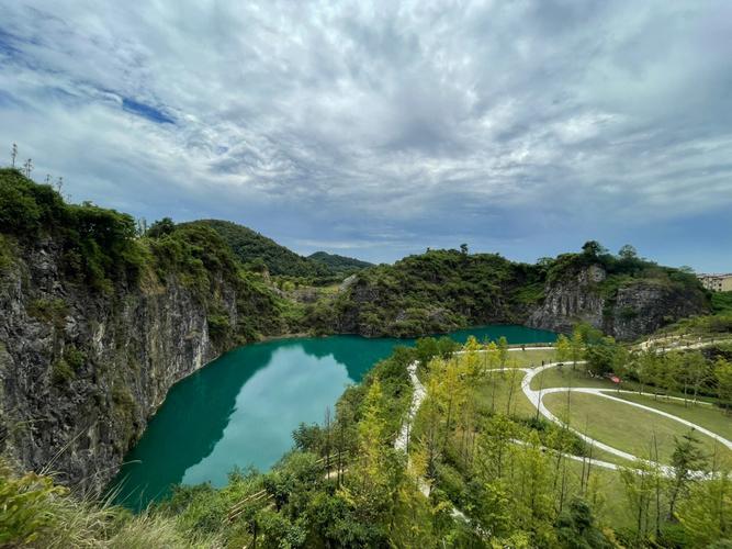 探寻长沙岳麓区矿坑,历史的印记,自然的瑰宝 第2张 探寻长沙岳麓区矿坑,历史的印记,自然的瑰宝 第2张