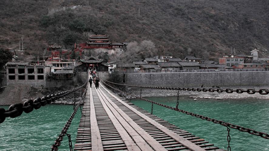 探秘铁锁桥,千年古桥的历史韵味与现代魅力 第2张 探秘铁锁桥,千年古桥的历史韵味与现代魅力 第2张