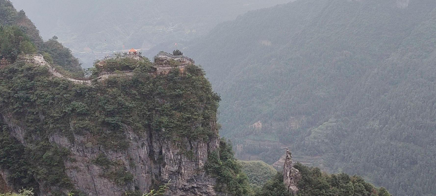 湘西金龙苗寨,探秘神秘苗族的千年古寨，感受浓郁的民族风情