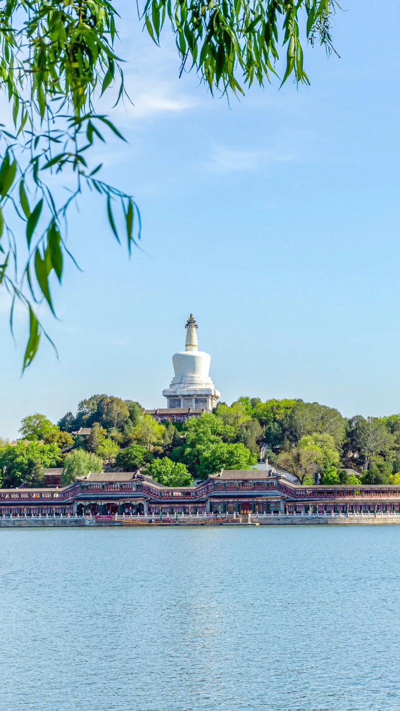 漫步北海公园,千年古园，绿意盎然，历史文化交融之地