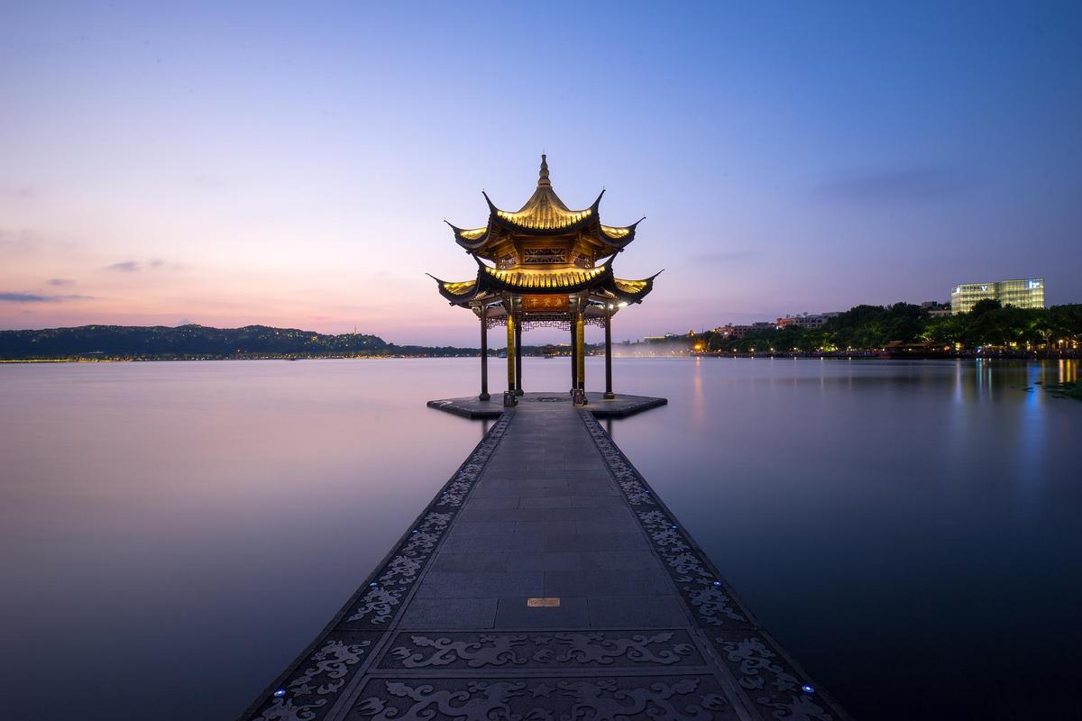 漫步杭州，探寻千年古都的韵味与风情