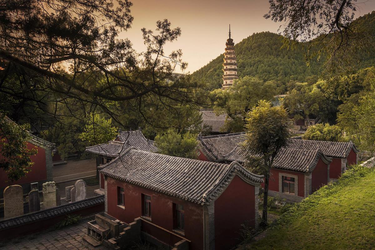 灵岩寺,千年古刹，文化瑰宝