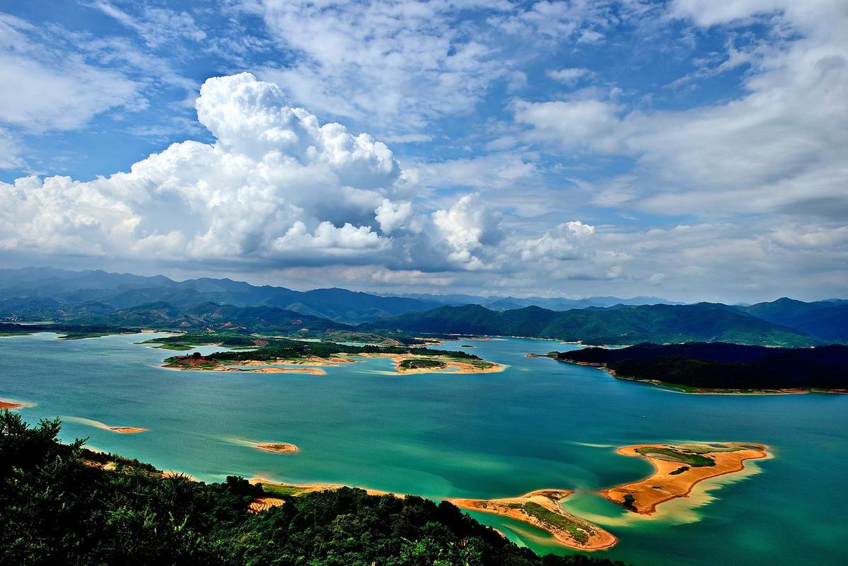 碧湖风光,探寻自然与现代交融的旅游胜地 第2张 碧湖风光,探寻自然与现代交融的旅游胜地 第2张