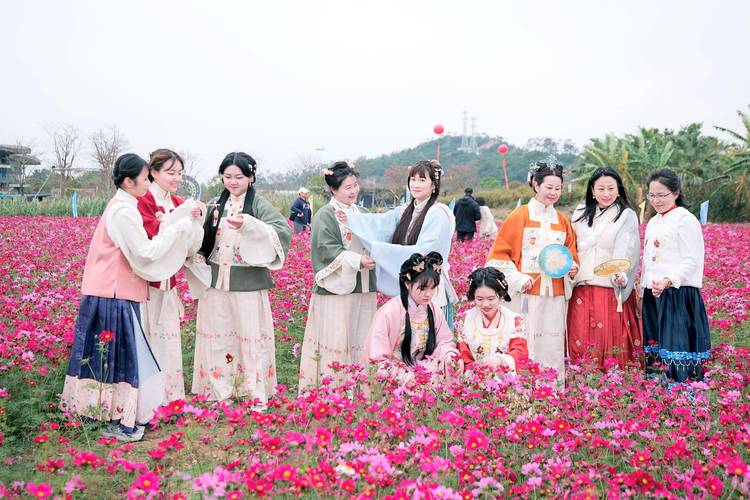 花间漫步,探秘中式花艺景点,感受传统文化的韵味 第2张 花间漫步,探秘中式花艺景点,感受传统文化的韵味 第2张