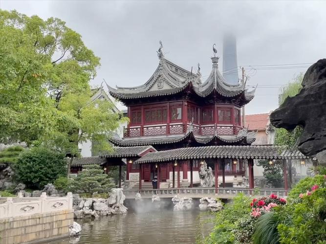 豫园周边,漫步历史与现代交融的江南水乡