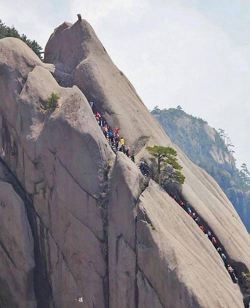 踏足天地间,地理视角下的黄山奇观