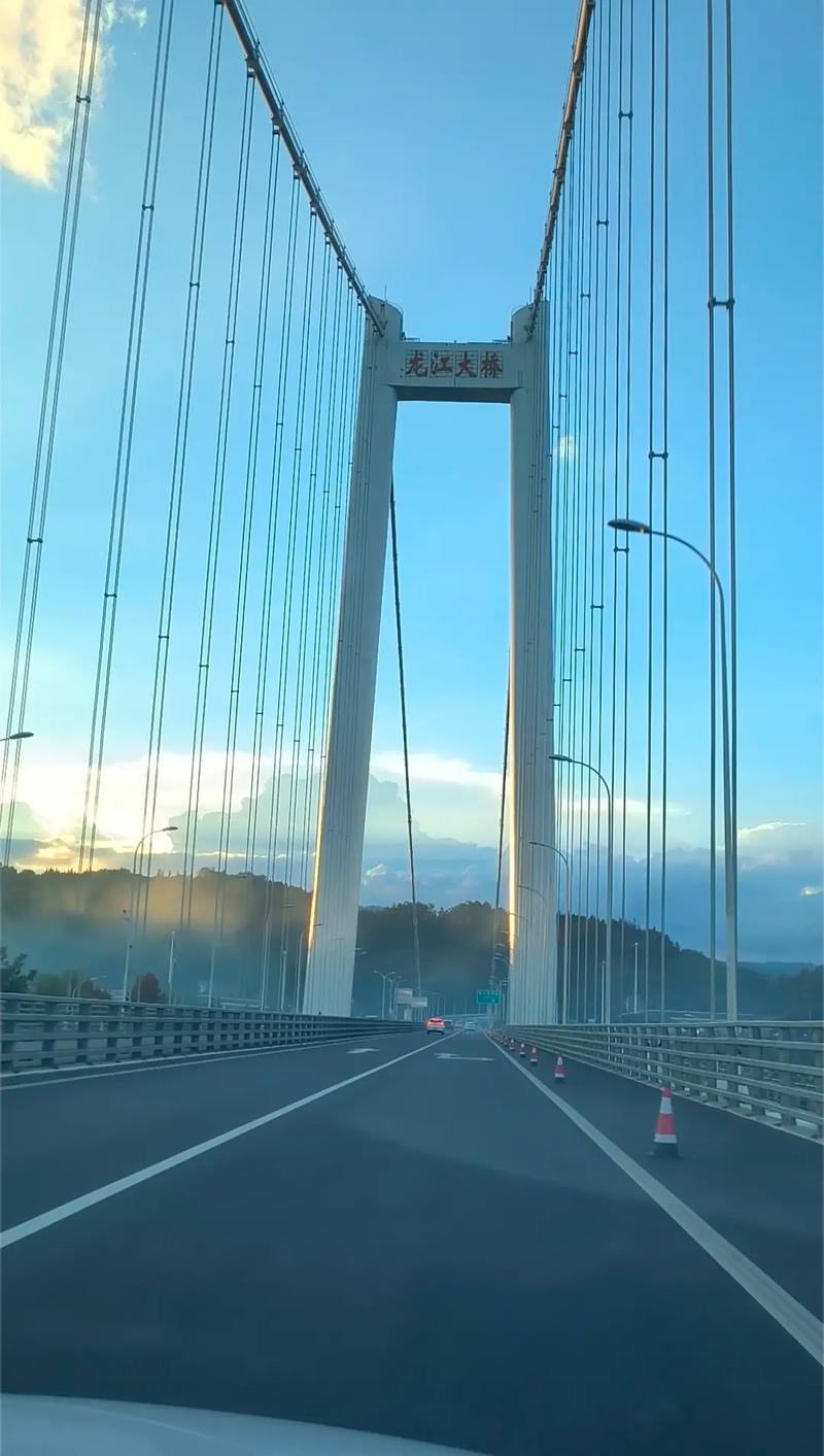 云南大桥,穿越时空的壮美奇观,探寻历史的足迹 第2张 云南大桥,穿越时空的壮美奇观,探寻历史的足迹 第2张