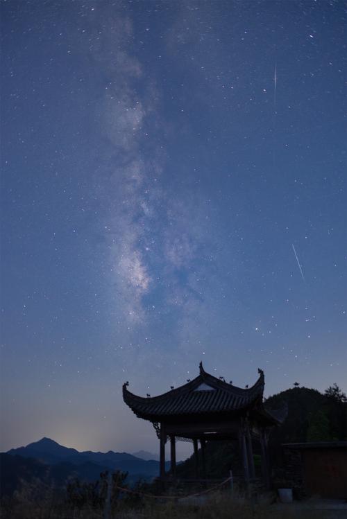 庐山夜色,璀璨星空下的山水画卷 第2张 庐山夜色,璀璨星空下的山水画卷 第2张